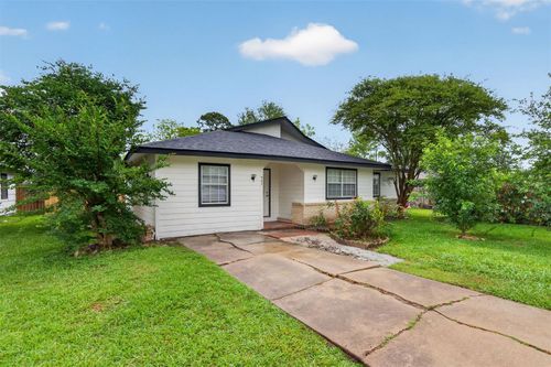 907 S 3rd St, La Porte, TX, 77571-5023 | Card Image