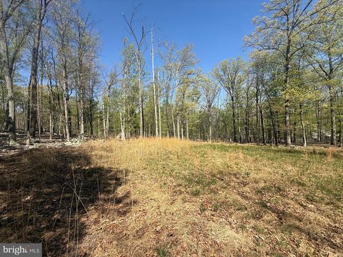 56 Leisure Ln, Berkeley Springs, WV, 25411-6333 | Card Image