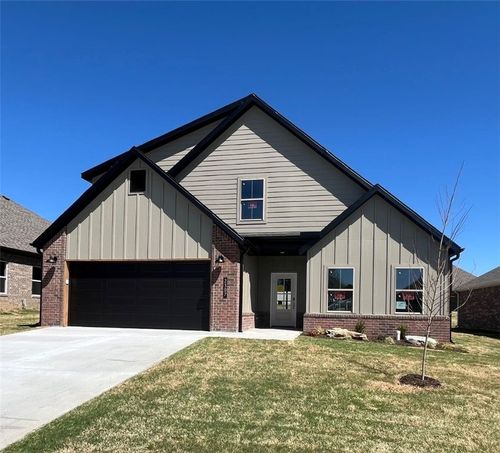 2307 N Lexington St, Siloam Springs, AR, 72761-7285 | Card Image