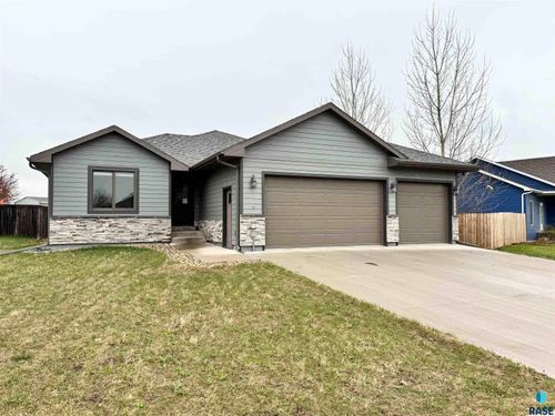 504 Cedar Dr, Harrisburg, SD, 57032-2283 | Card Image