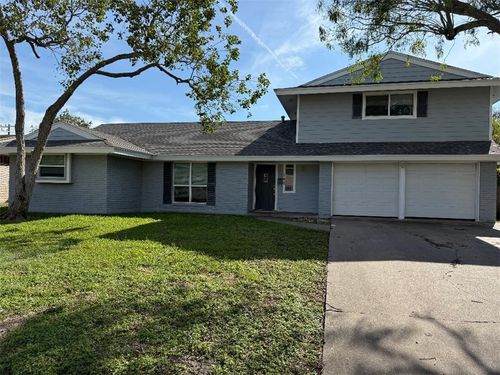 108 Park Pl, Portland, TX, 78374-1330 | Card Image