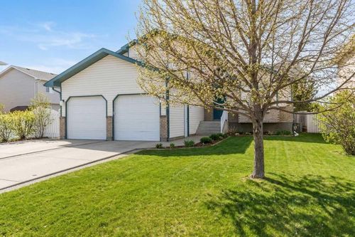 56 Stanfield Way Se, Medicine Hat, AB, T1B4J4 | Card Image