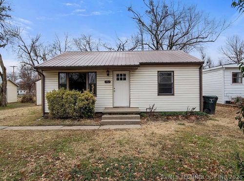 302 12th St, Claremore, OK, 74017-6113 | Card Image