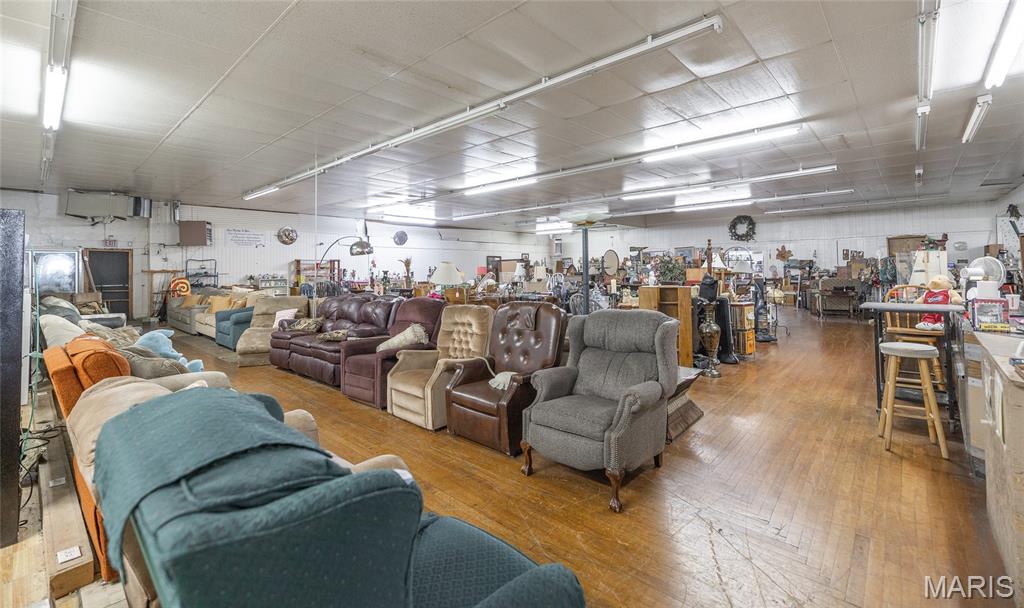 Commercial Sale in Lebanon 4