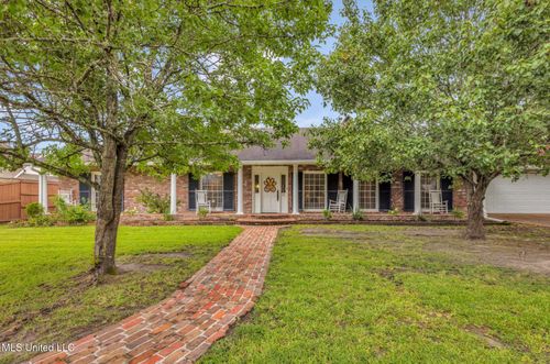 35 Greenbriar Dr, Gulfport, MS, 39507-4247 | Card Image