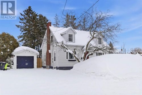 32 Salisbury Ave, Sault Ste. Marie, ON, P6B1L7 | Card Image