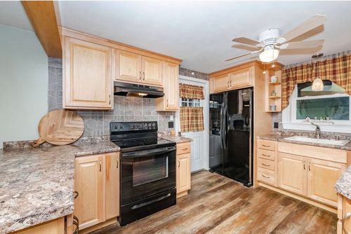 392 Whittier Dr, Fremont, NH, 03044-3331 | Card Image