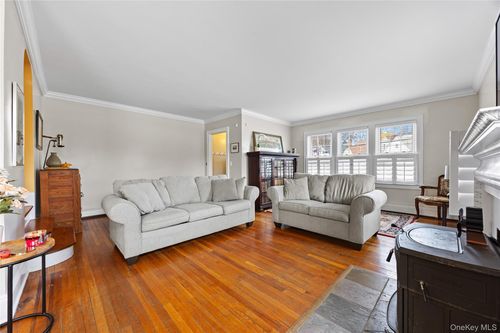 146 13th Ave, Whitestone, NY, 11357-2449 | Card Image