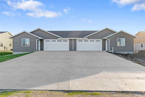 203 William Way, Newhall, IA, 52315 | Card Image