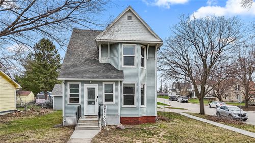 605 10th St, Nevada, IA, 50201-2321 | Card Image