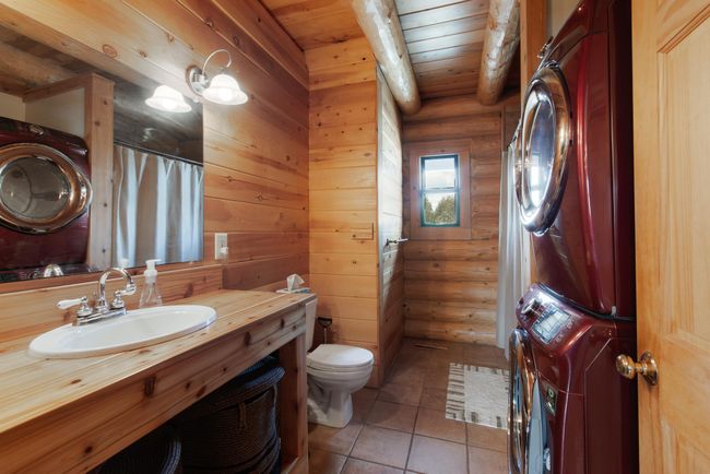 Main floor full bath with laundry | Image 25