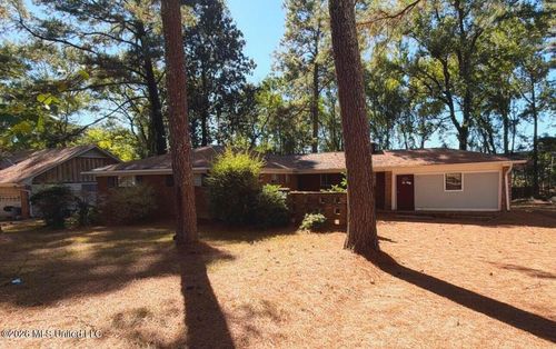 351 Elms Court Cir, Jackson, MS, 39204-4333 | Card Image