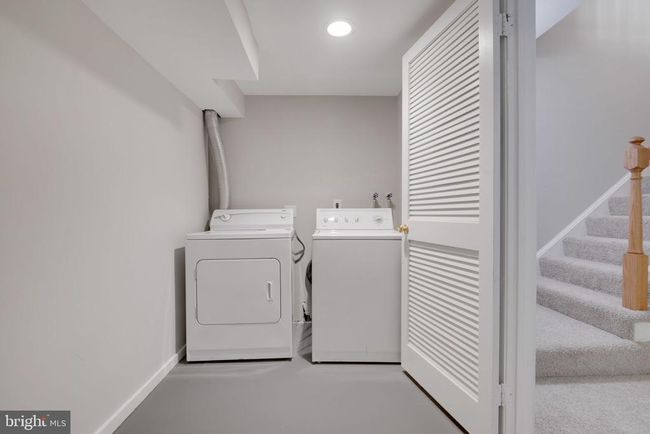 7267 Olde Lantern Way, Townhouse with 3 bedrooms, 4 bathrooms and null parking in SPRINGFIELD VA | Image 39