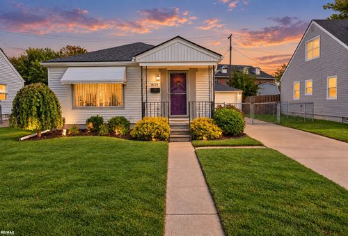 8175 Mackay Ct, Utica, MI, 48317-5542 | Card Image