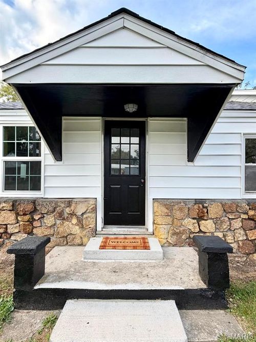 518 W M- Thoroughfare Street, Seymour, MO, 65746 | Card Image