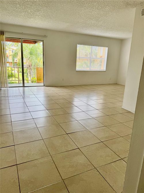 apt-i202-18111 Nw 68th Ave, Hialeah, FL, 33015-3956 | Card Image