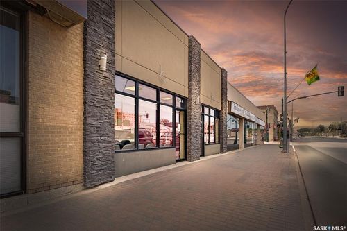 526 Main St N, Moose Jaw, SK, S6H3K3 | Card Image