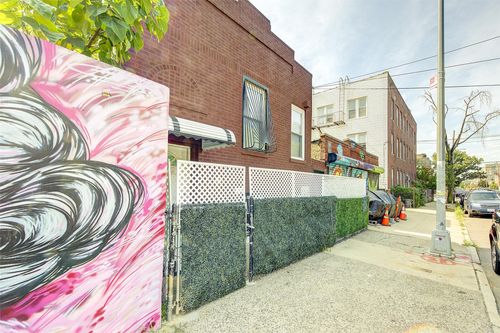 3021 12th St, Astoria, NY, 11102-4016 | Card Image