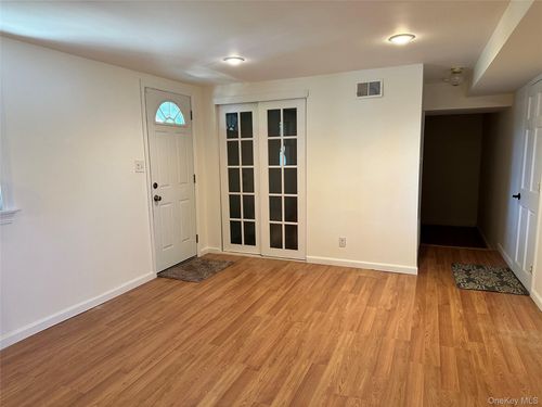 1502 St Louis Avenue, Islip, NY, 11706 | Card Image