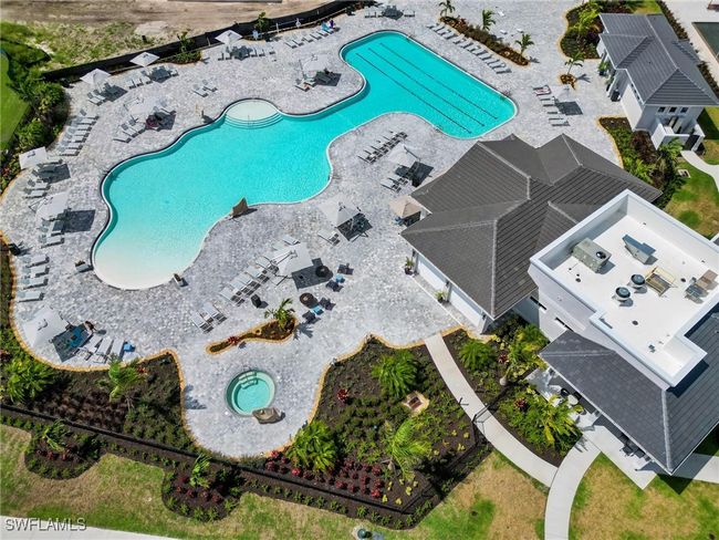 Aerial view of a pool area | Image 40