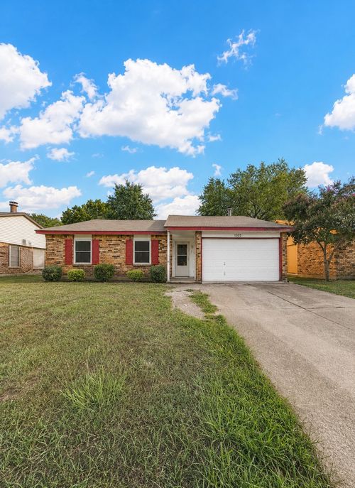 1305 Clark Trl, Grand Prairie, TX, 75052-2032 | Card Image