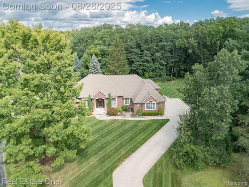 100 Oaklane Dr, Rochester Hills, MI, 48306-3424 | Card Image