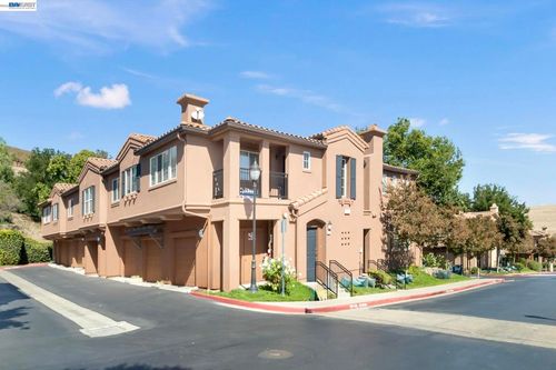 27 Meritage Cmn, Livermore, CA, 94551-7591 | Card Image