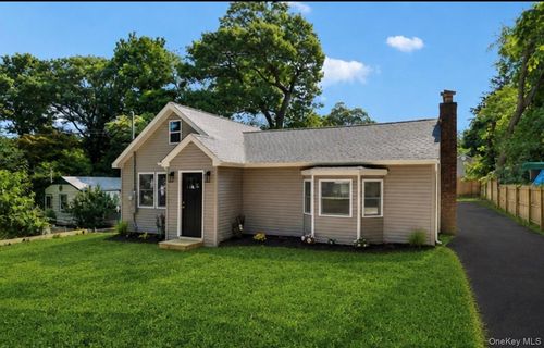 5 Kew Dr, Sound Beach, NY, 11789-1714 | Card Image