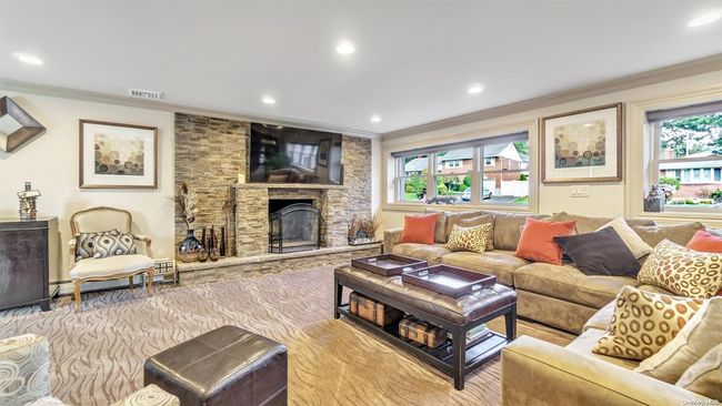 9 Holly Ln, House other with 4 bedrooms, 3 bathrooms and null parking in Plainview NY | Image 13