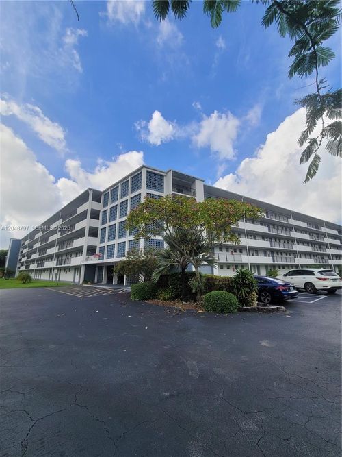 109-950 Hillcrest Dr, Hollywood, FL, 33021-7814 | Card Image