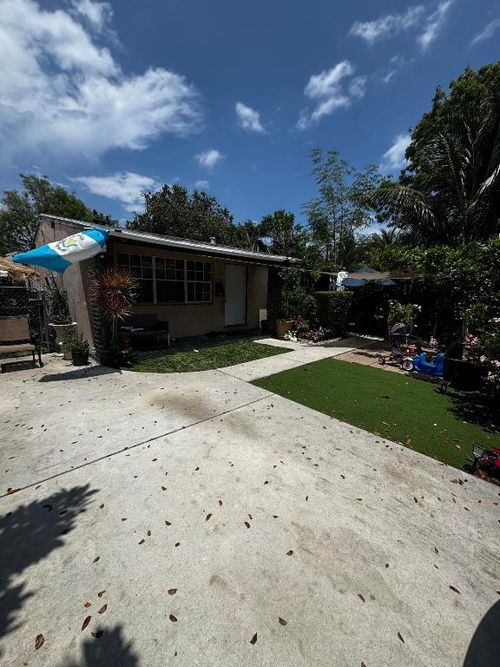 635 48th St, West Palm Beach, FL, 33407-2817 | Card Image