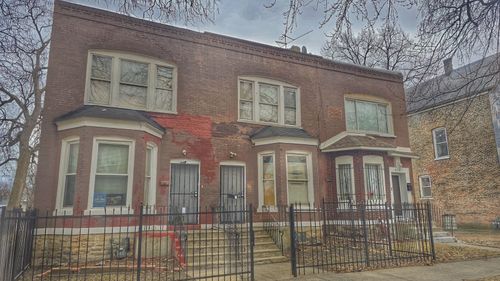8103 S Muskegon Ave, Chicago, IL, 60617-1533 | Card Image