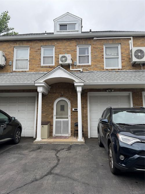 53 1st St, New Rochelle, NY, 10801-6118 | Card Image