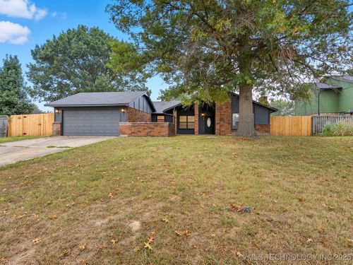 303 Gawf Ln, Muskogee, OK, 74403-6138 | Card Image