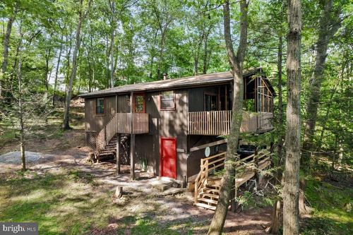 557 Trapper Ridge Ln, HEDGESVILLE, WV, 25427-7621 | Card Image