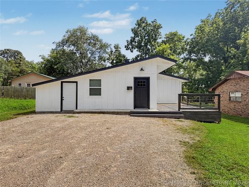226 E Cedar St, Stilwell, OK, 74960-4406 | Card Image