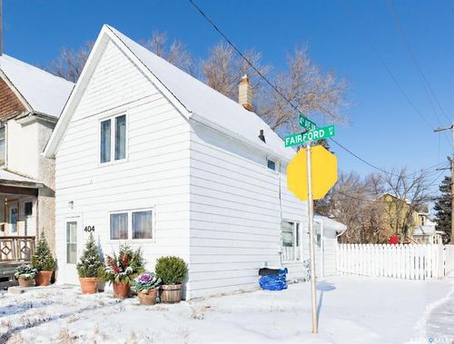 404 Fairford St W, Moose Jaw, SK, S6H1W2 | Card Image