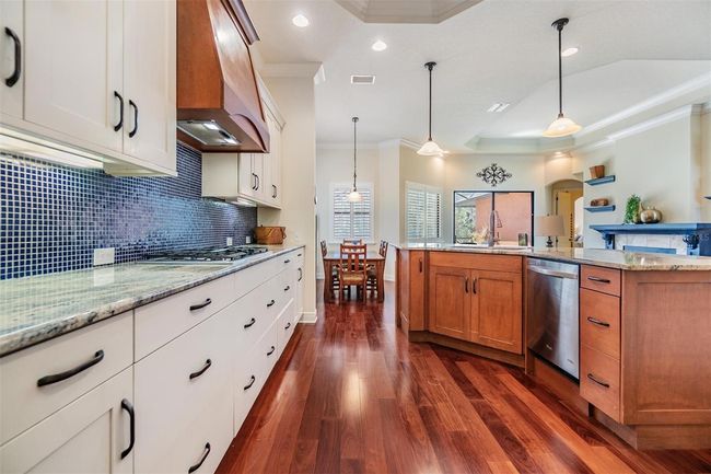 Stainless appliances and under-cabinet lighting | Image 8