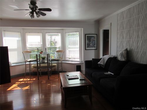 1-94 Main St, Southampton, NY, 11968-4834 | Card Image