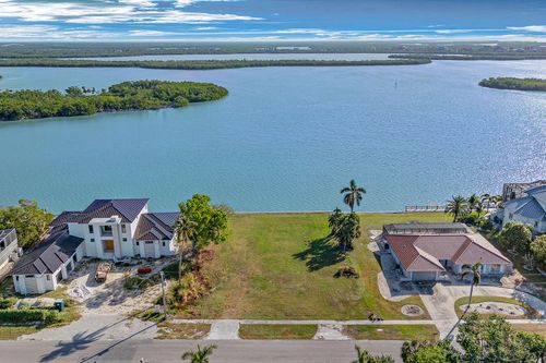 945 Caxambas Dr, MARCO ISLAND, FL, 34145-5907 | Card Image