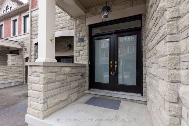 15 Hiawatha Crt, House attached with 3 bedrooms, 4 bathrooms and 1 parking in Vaughan ON | Image 4