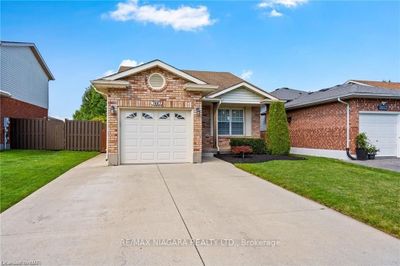 7467 Monastery Dr, House other with 3 bedrooms, 2 bathrooms and 5 parking in Niagara Falls ON | Image 3