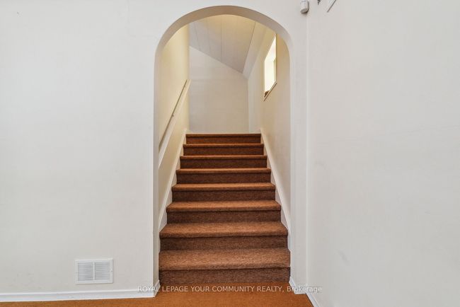 364 Regent St, Home with 0 bedrooms, 2 bathrooms and null parking in Orillia ON | Image 11