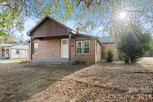 32 Roddy St, Cheraw, SC, 29520-3434 | Card Image