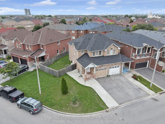 19 Rednor Dr, House attached with 4 bedrooms, 4 bathrooms and 4 parking in Brampton ON | Image 4