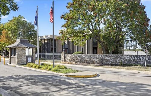 apt-a-407 W 104th St, Kansas City, MO, 64114-4611 | Card Image