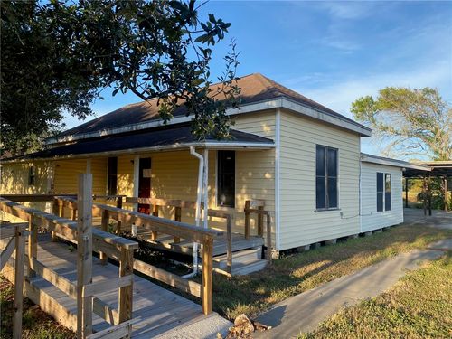 305 S Lime St, Bishop, TX, 78343-2704 | Card Image