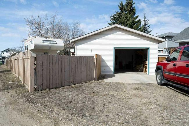 31 Escott Close, Home with 3 bedrooms, 2 bathrooms and 3 parking in Red Deer AB | Image 31