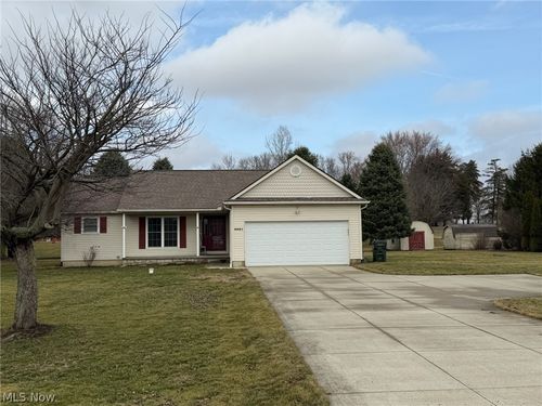 6561 Swamp St Ne, Hartville, OH, 44632-8834 | Card Image