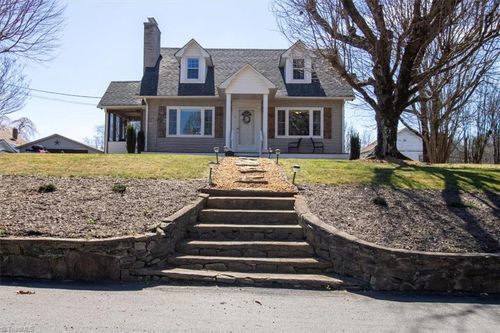 110 E Main St, Jonesville, NC, 28642-2516 | Card Image
